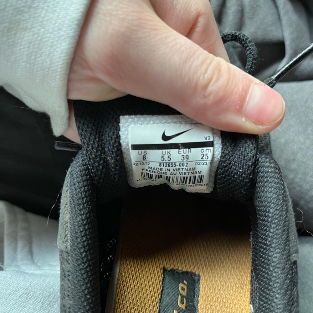 nike size 8 rosches